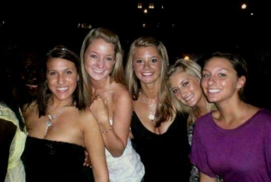 Als je hier 5 meiden ziet ben je een racist