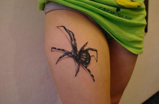 Levensechte tatoeage van een spin