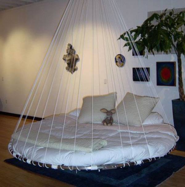 Rond hangend bed