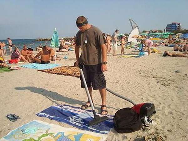 Zand op je handdoek op het strand?