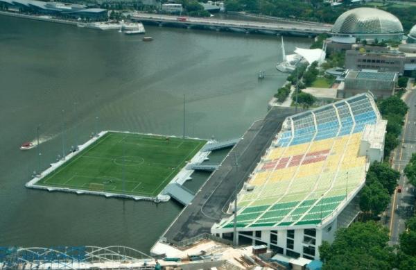 Drijvend voetbalstadion in Singapore