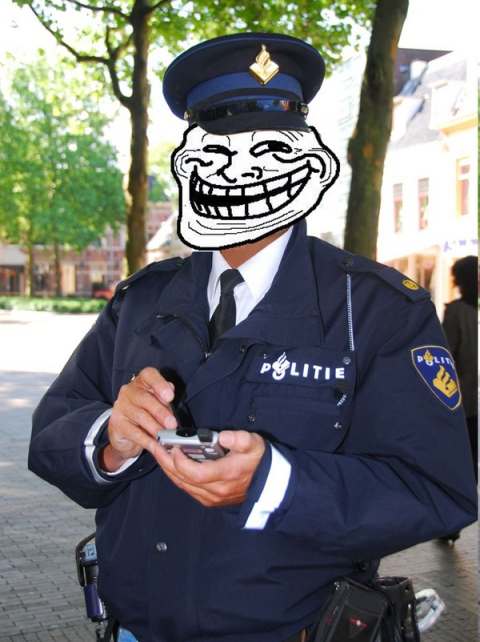 Vriendelijke politieagent