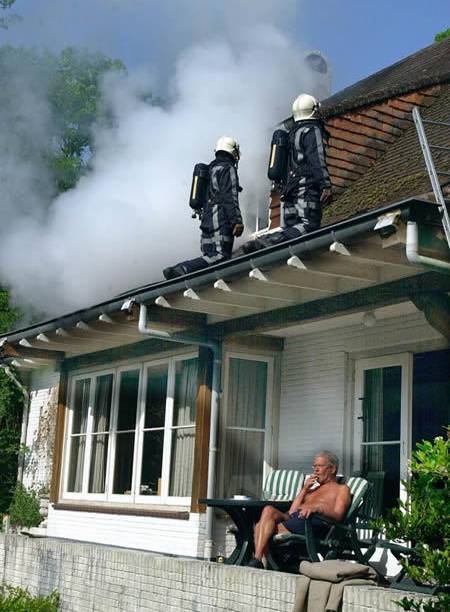 Hallo, je huis staat in brand hoor!