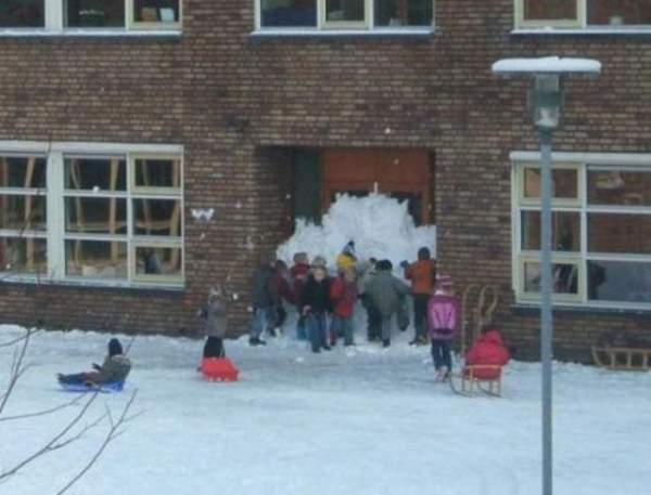 School geblokkeerd met sneeuw